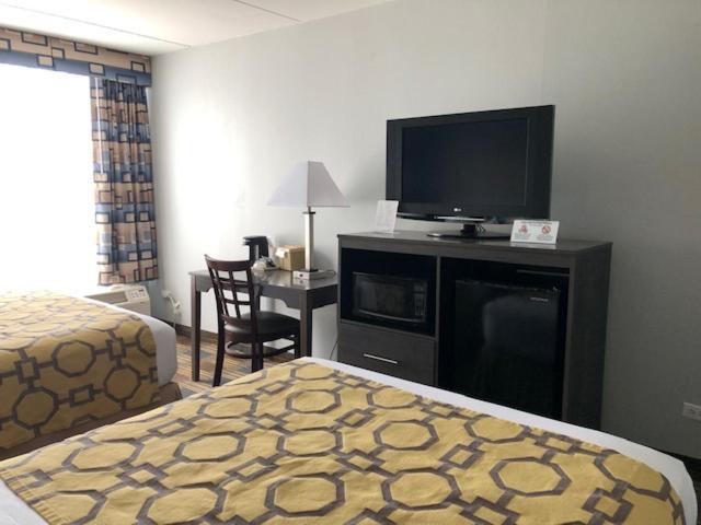 Hotel Baymont By Wyndham - Chicago - Addison - O'Hare Esterno foto