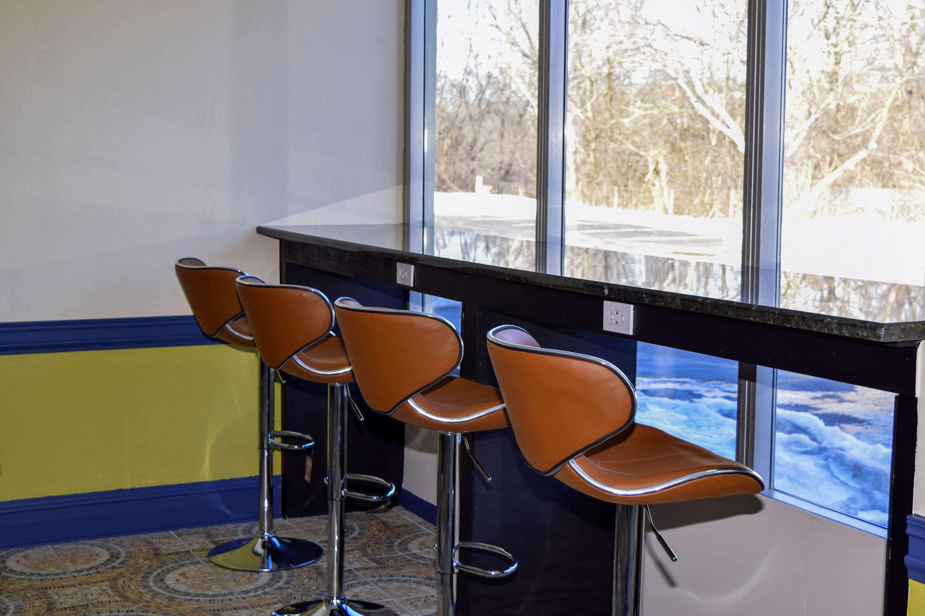 Hotel Baymont By Wyndham - Chicago - Addison - O'Hare Esterno foto