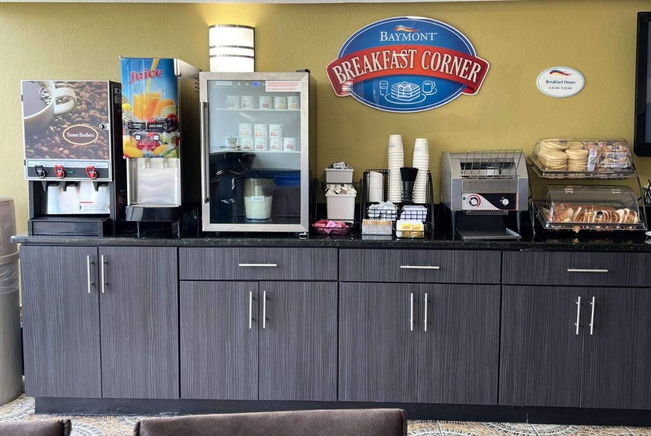 Hotel Baymont By Wyndham - Chicago - Addison - O'Hare Esterno foto
