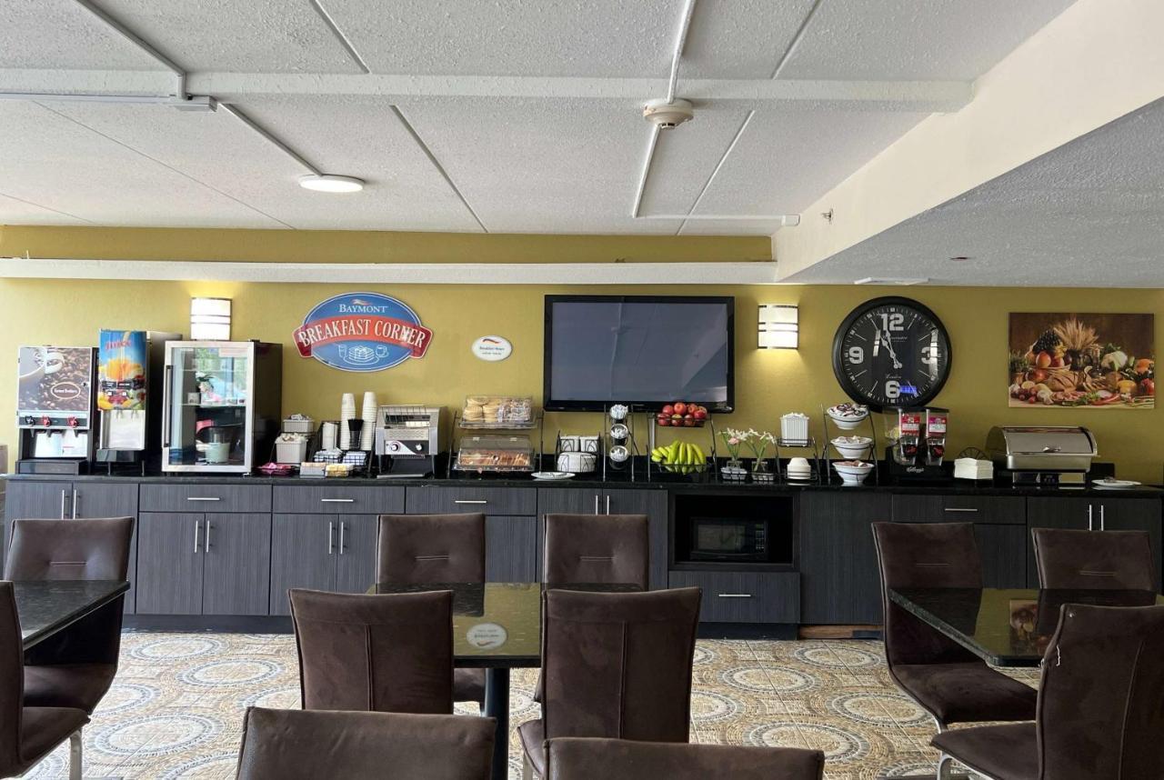 Hotel Baymont By Wyndham - Chicago - Addison - O'Hare Esterno foto