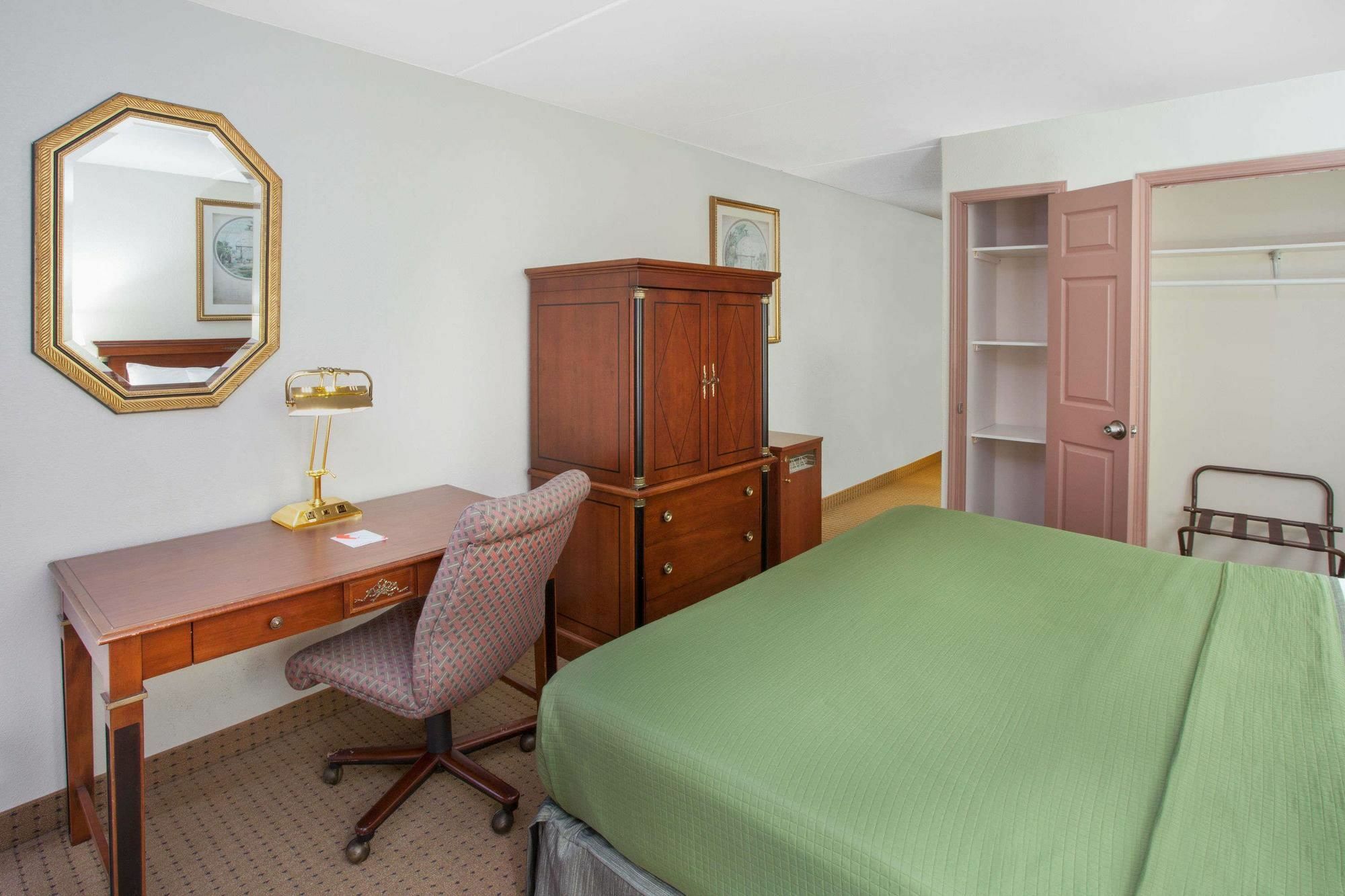 Hotel Baymont By Wyndham - Chicago - Addison - O'Hare Esterno foto