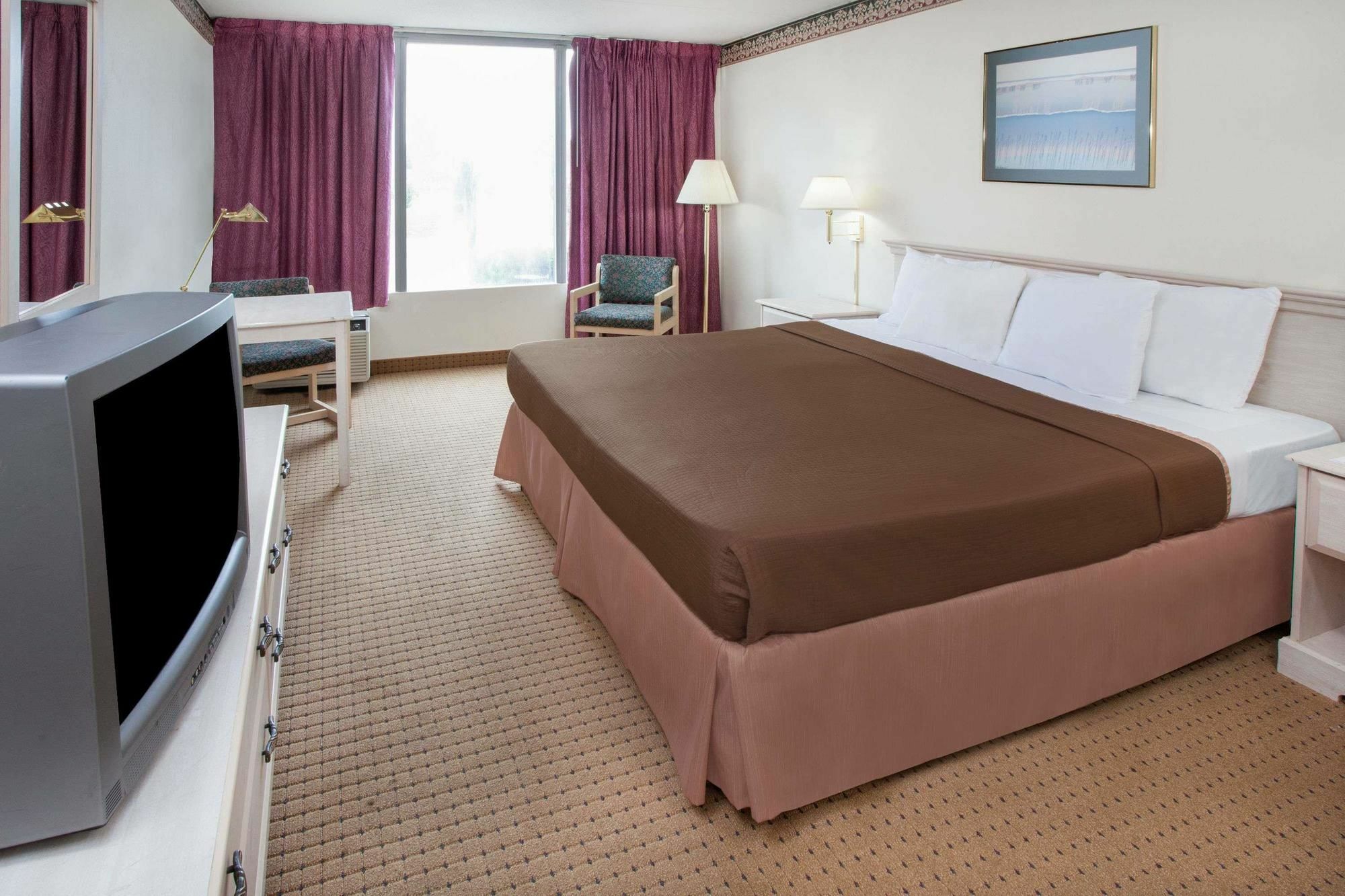 Hotel Baymont By Wyndham - Chicago - Addison - O'Hare Esterno foto