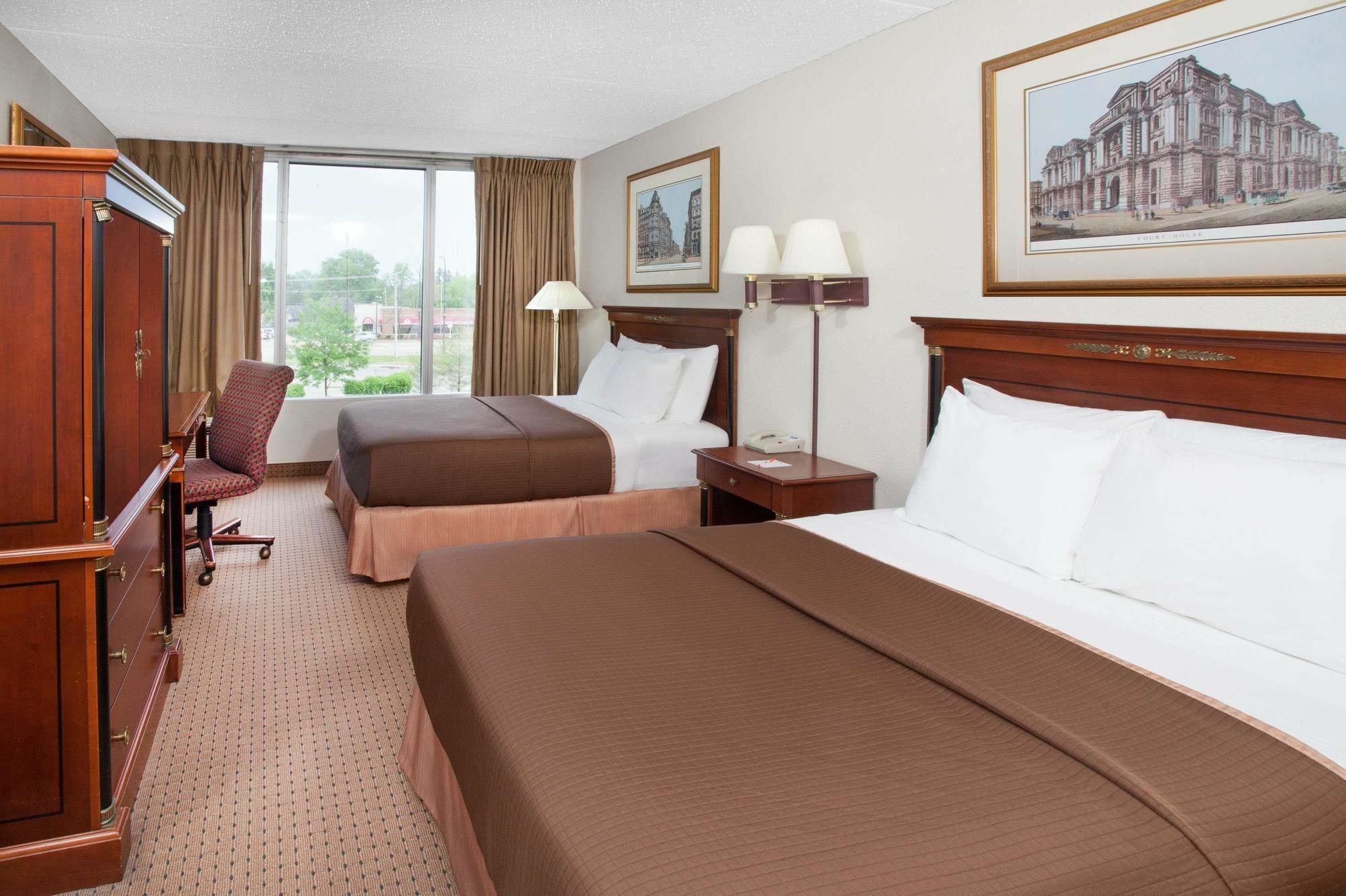 Hotel Baymont By Wyndham - Chicago - Addison - O'Hare Esterno foto