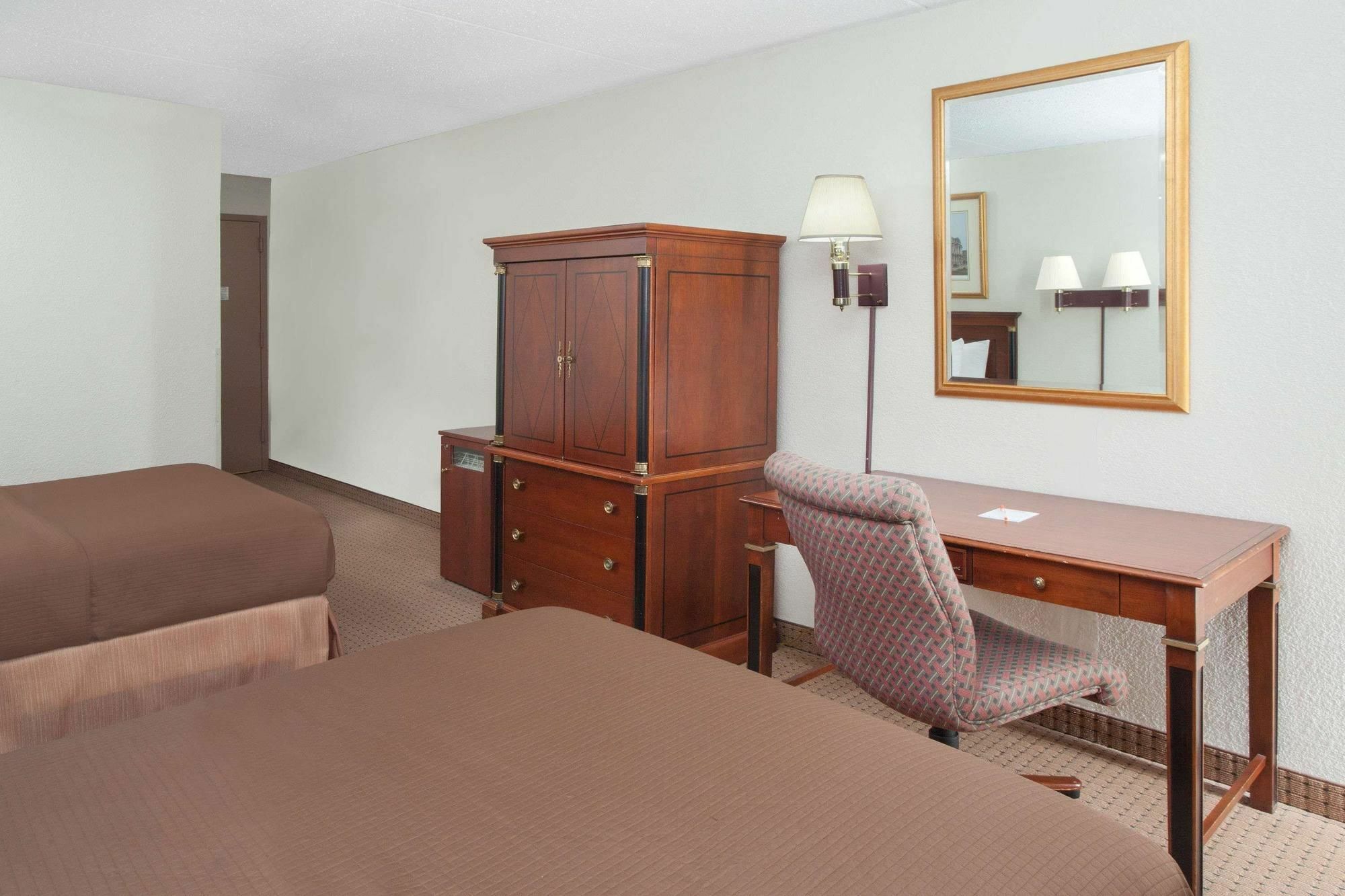 Hotel Baymont By Wyndham - Chicago - Addison - O'Hare Esterno foto