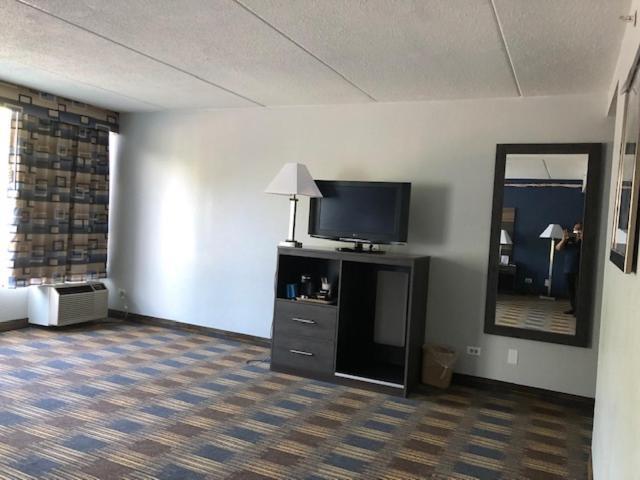 Hotel Baymont By Wyndham - Chicago - Addison - O'Hare Esterno foto